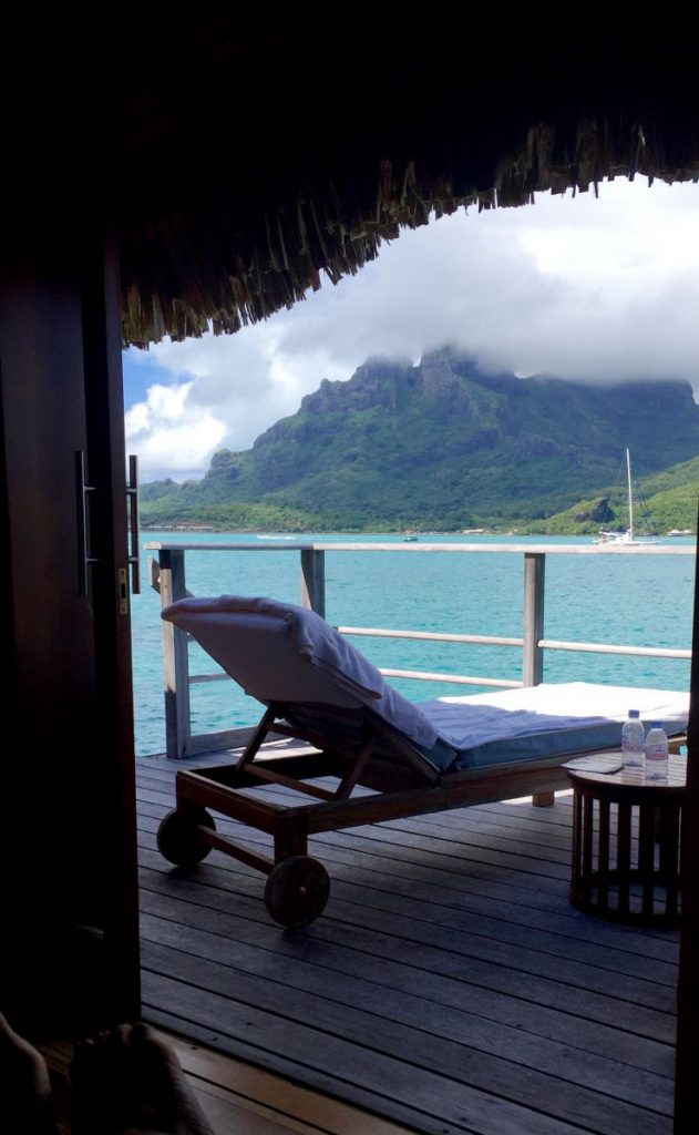 bora bora fashion blogger