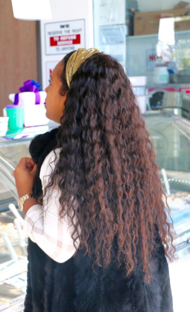 blogger wearing divaswigs review