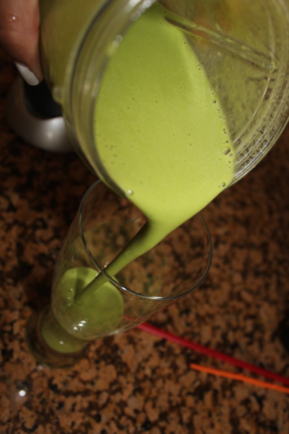 spinach and fruit smoothie